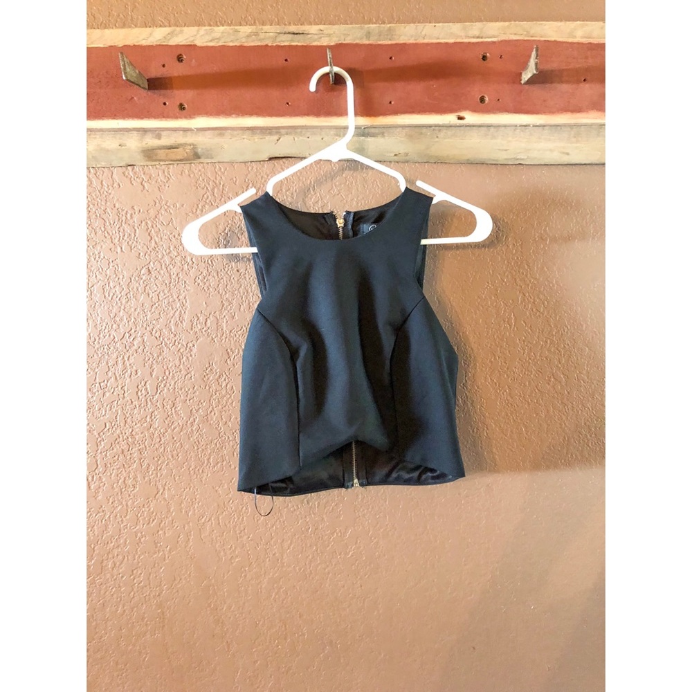 Black Sleeveless Crop Top